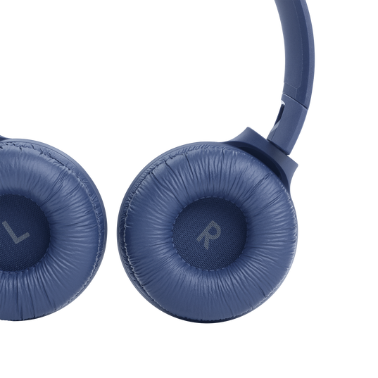 JBL Tune 510BT - Blue - Wireless on-ear headphones - Detailshot 2